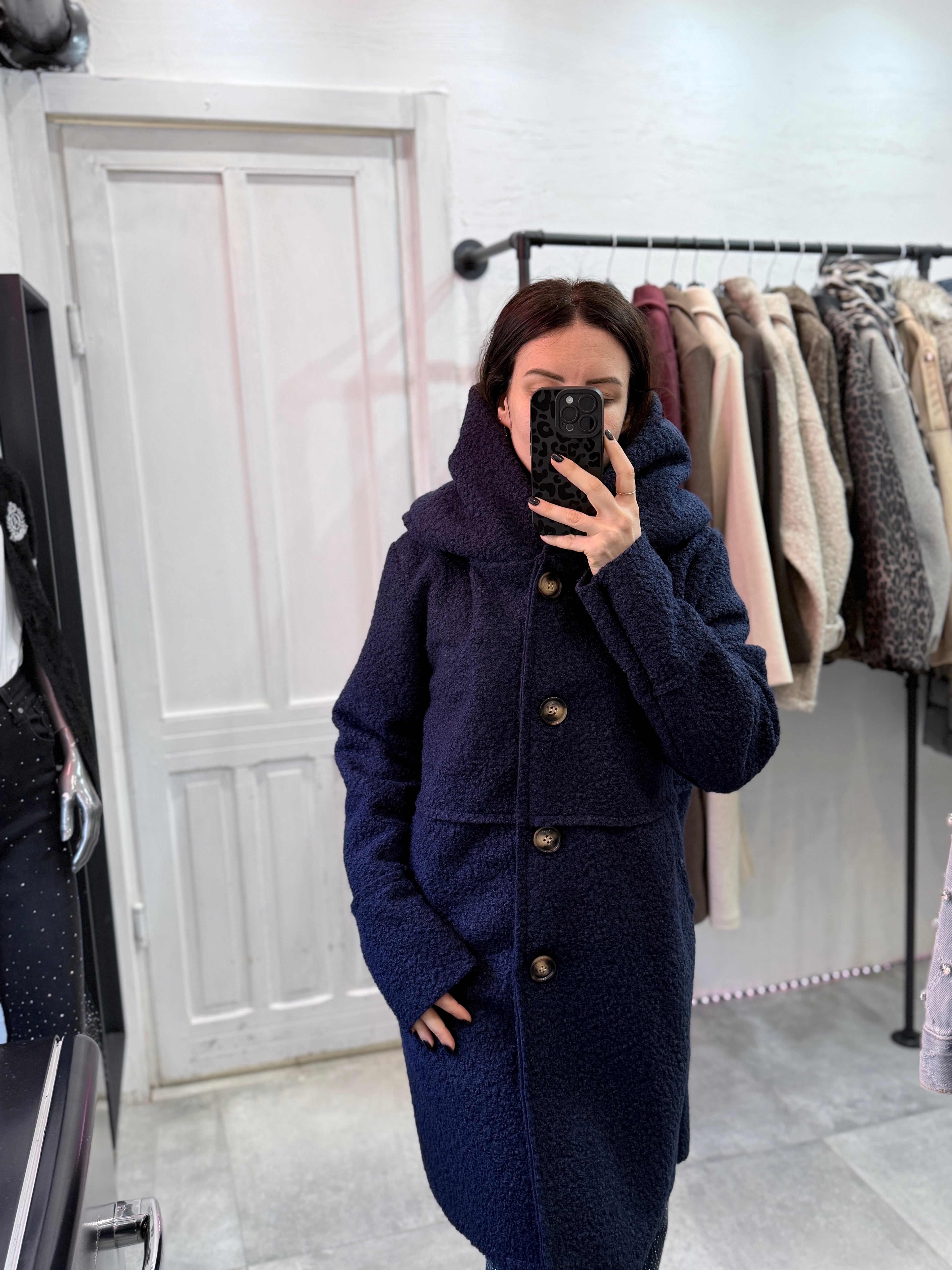 Cappotto teddy con cappuccio e bottoni