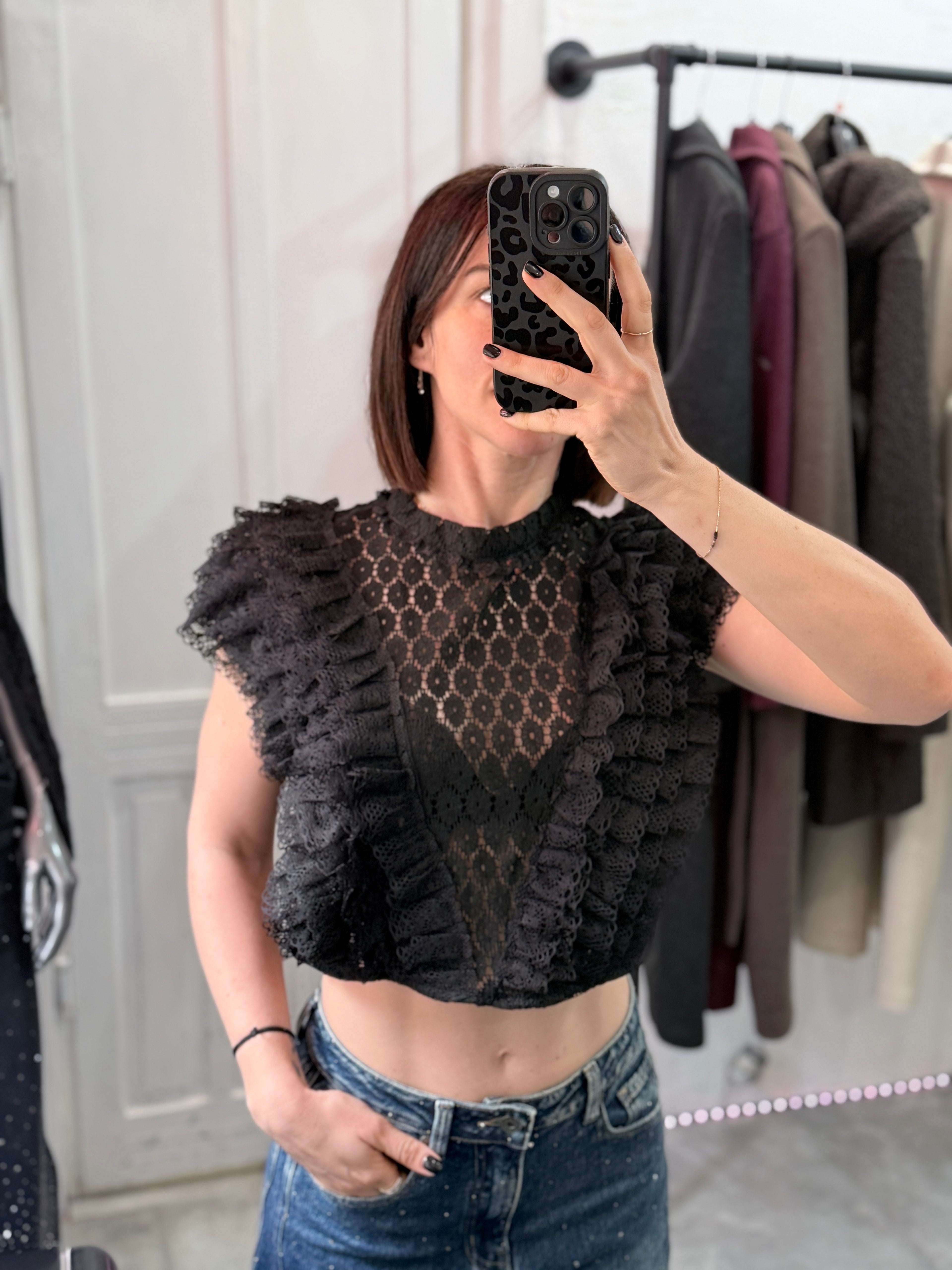 Blusa smanicata in pizzo