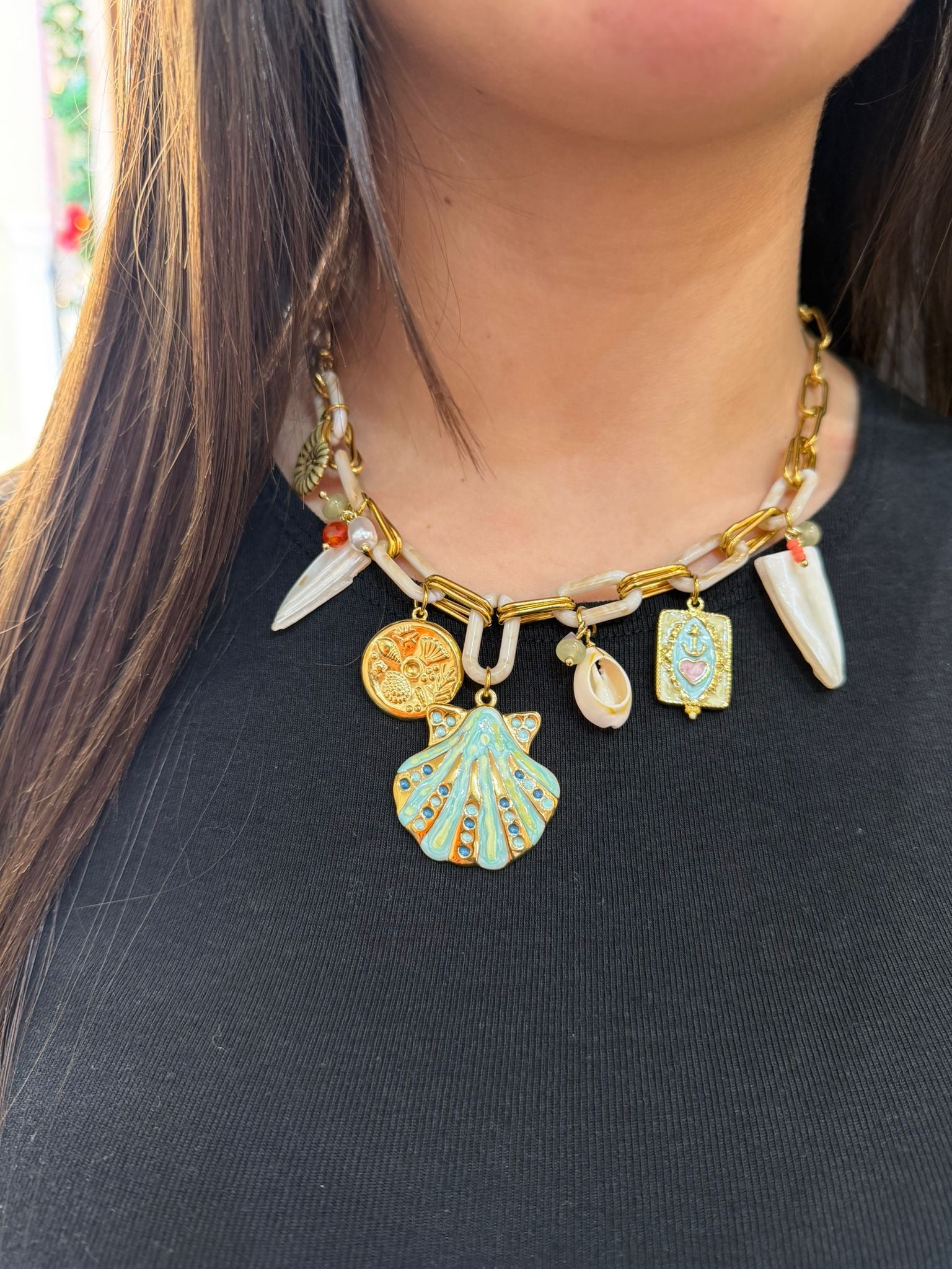 Collana Protagonista "Marea Gold" con Maxi Conchiglia e Charms