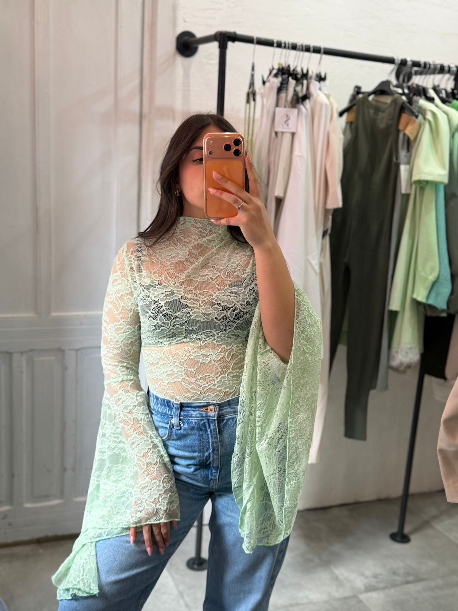 Top in Pizzo Verde Menta con Maniche a Campana