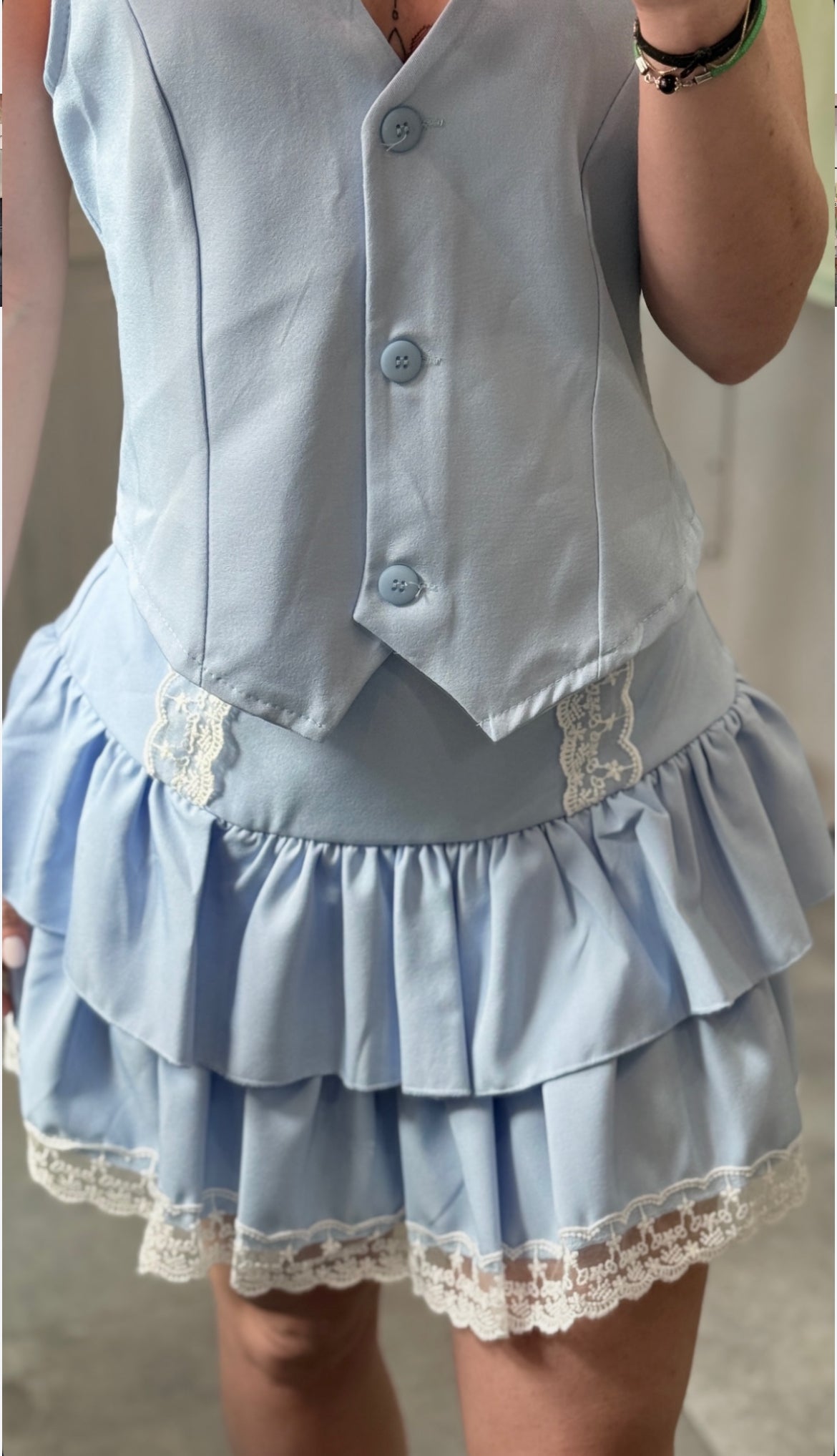 Coordinato Corto Azzurro con Gilet e Gonna