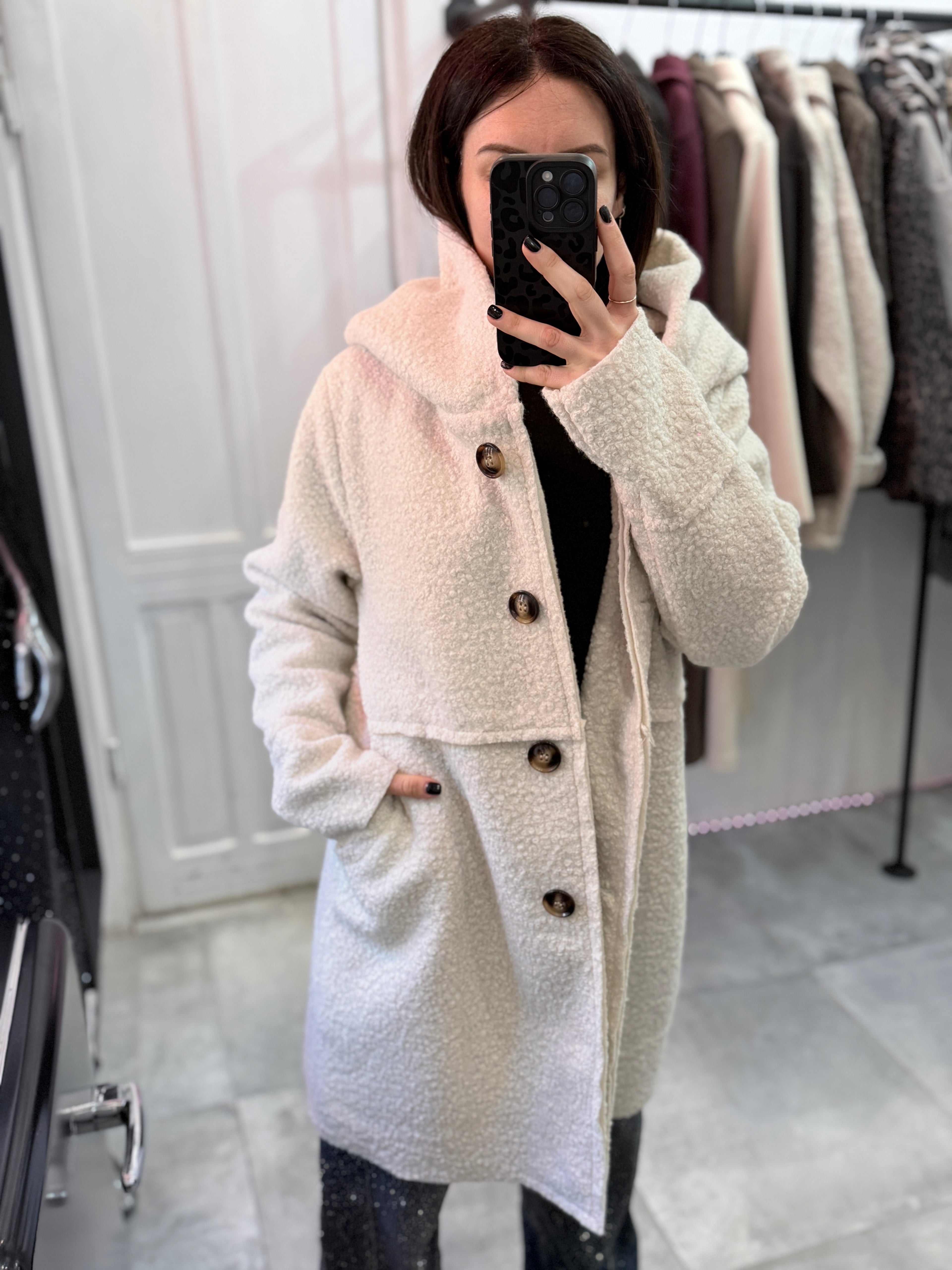 Cappotto teddy con cappuccio e bottoni