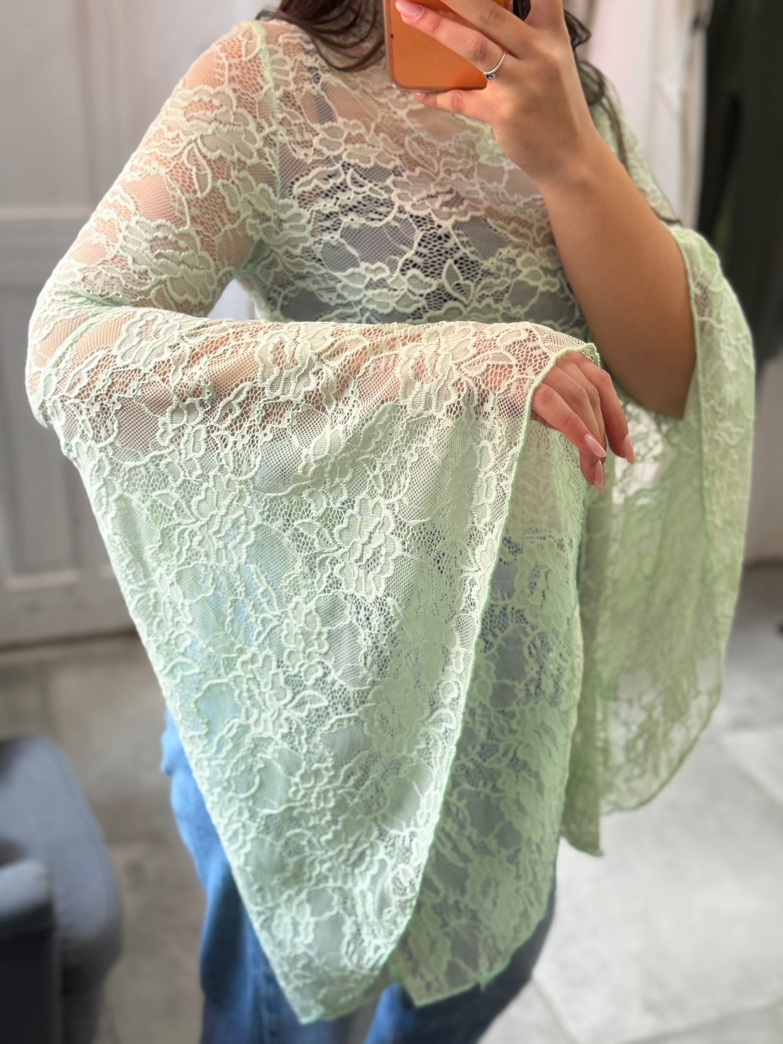 Top in Pizzo Verde Menta con Maniche a Campana