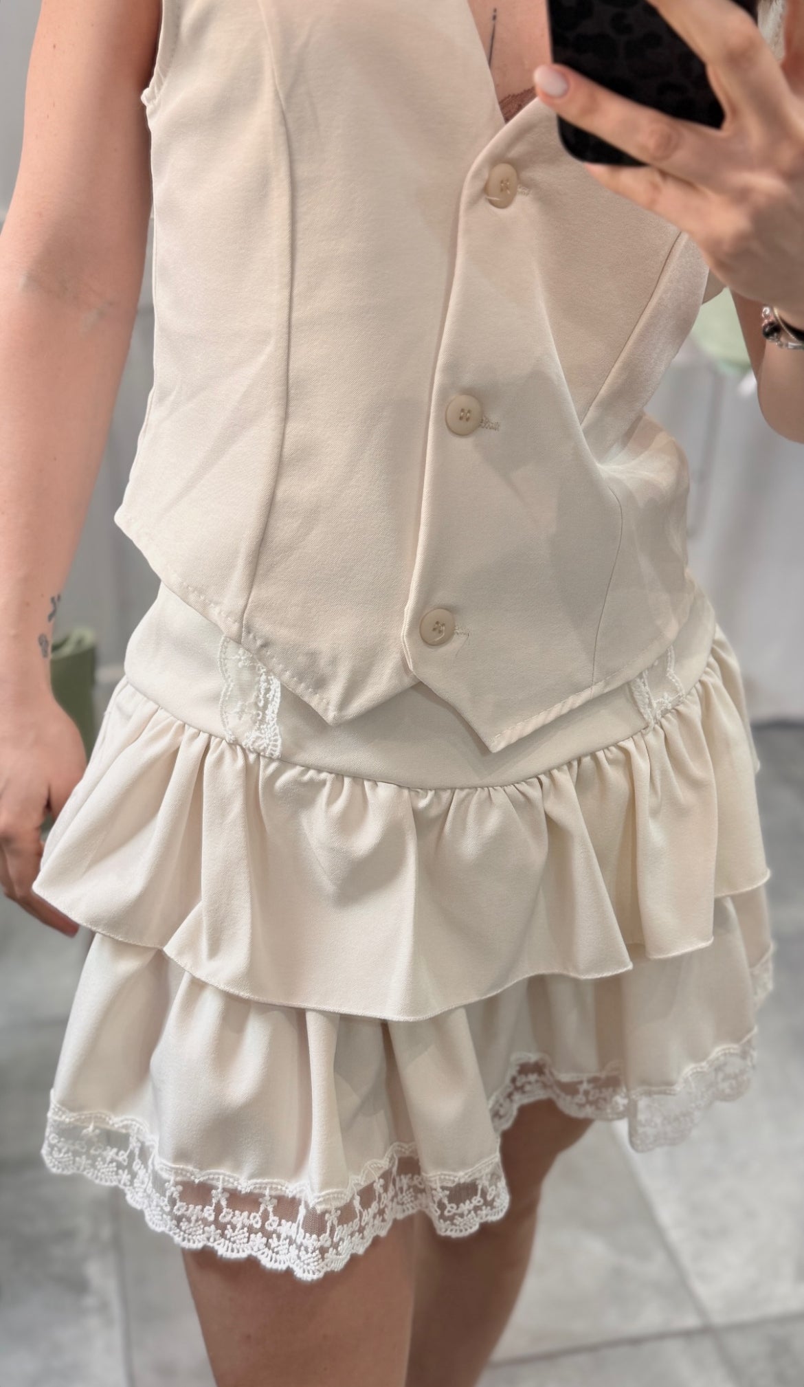 Coordinato Gilet e Gonna Volant, Crema