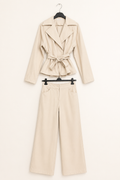 Completo Beige con Dettagli Fiocco