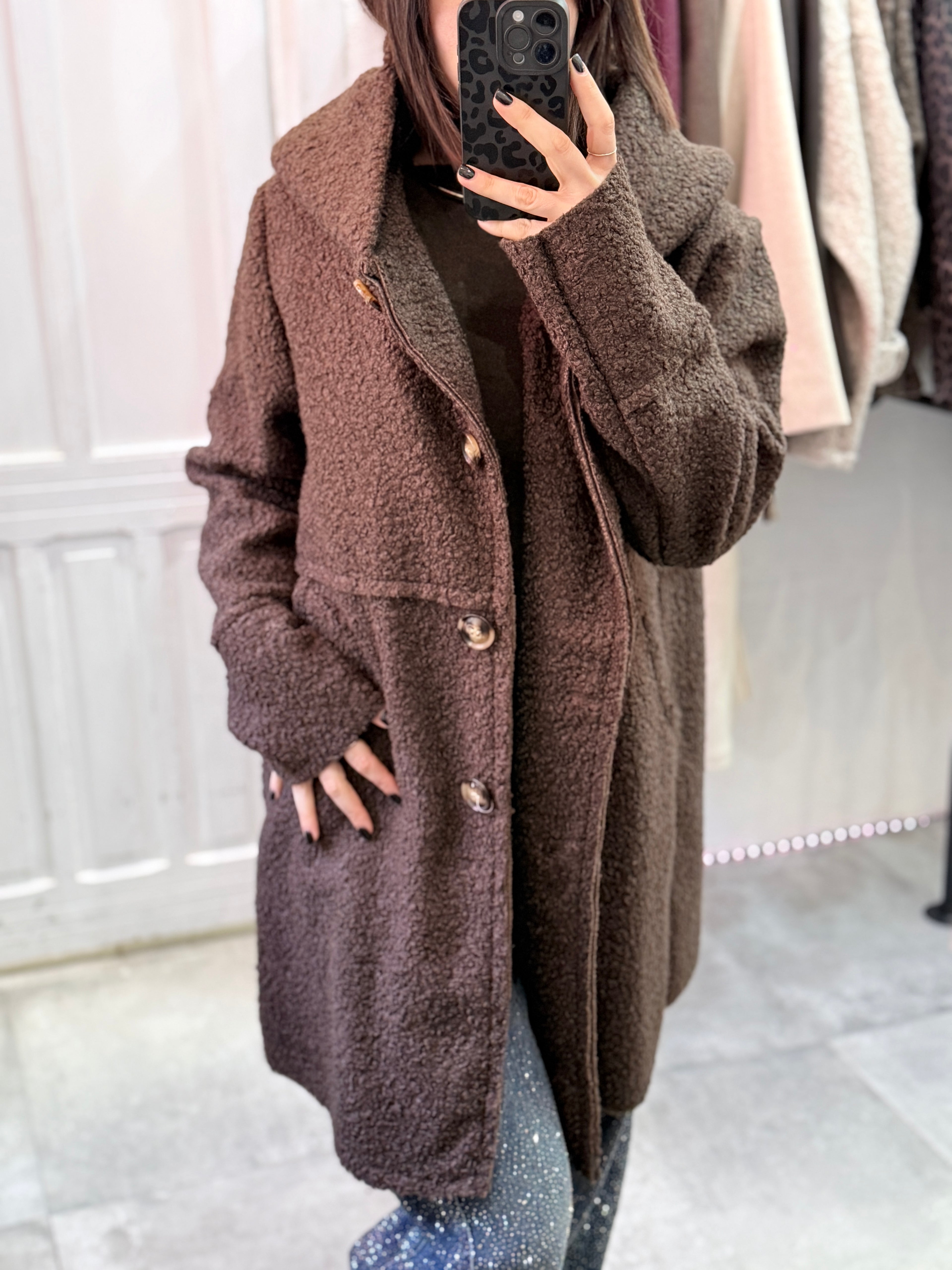 Cappotto teddy con cappuccio e bottoni