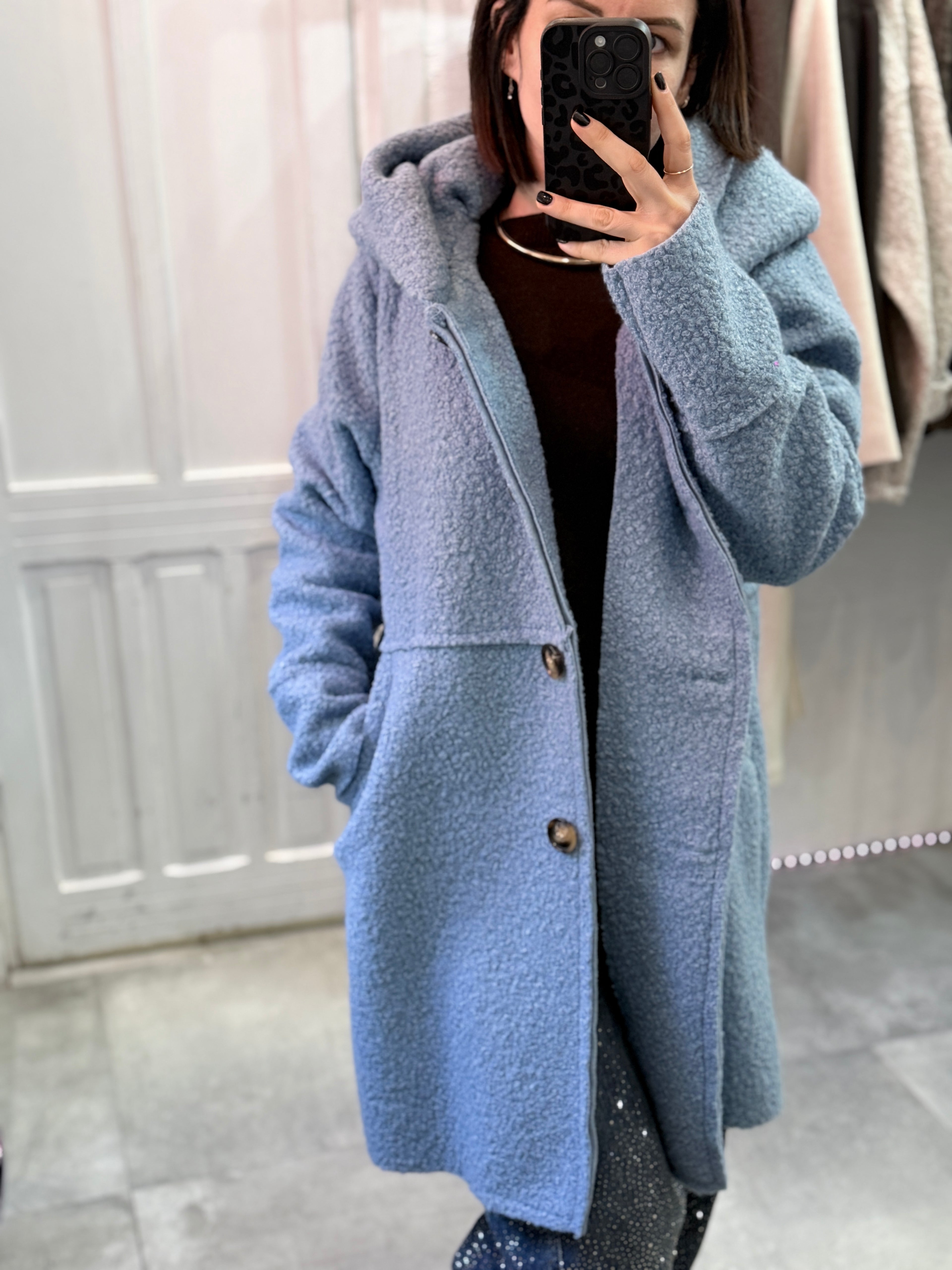 Cappotto teddy con cappuccio e bottoni