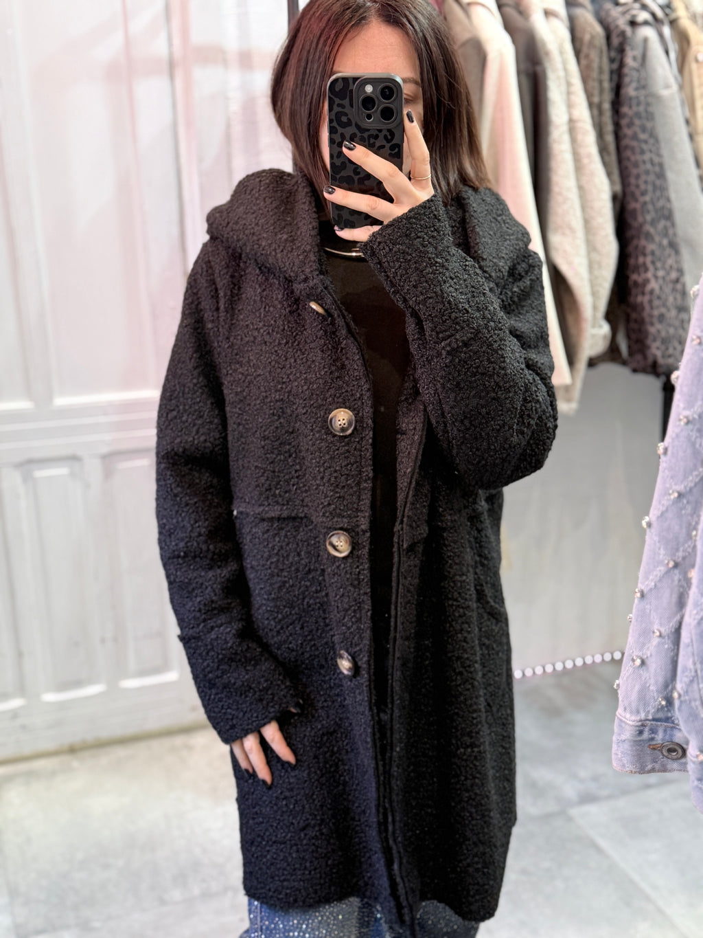 Cappotto teddy con cappuccio e bottoni