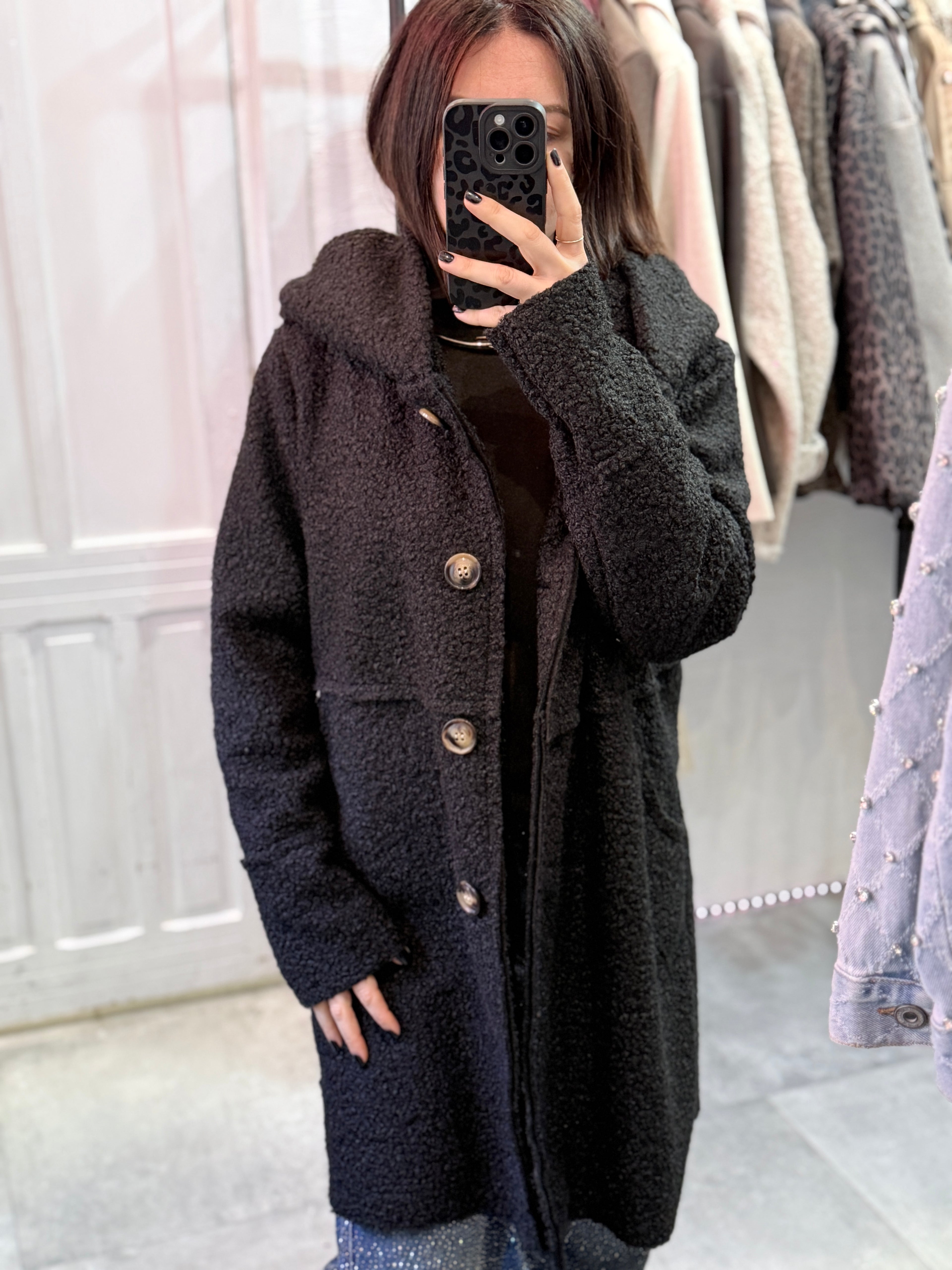 Cappotto teddy con cappuccio e bottoni