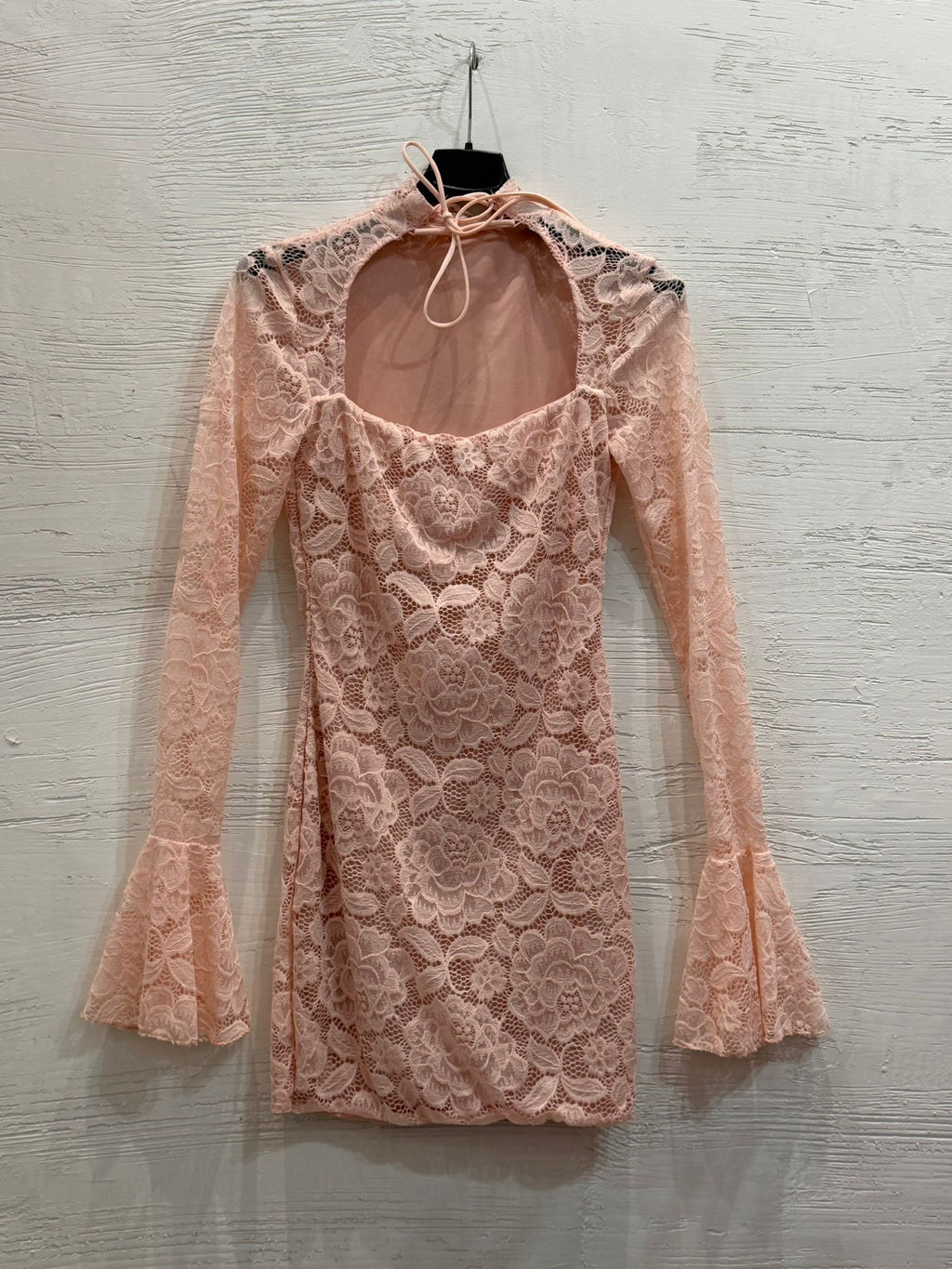 Vestito rosa di pizzo