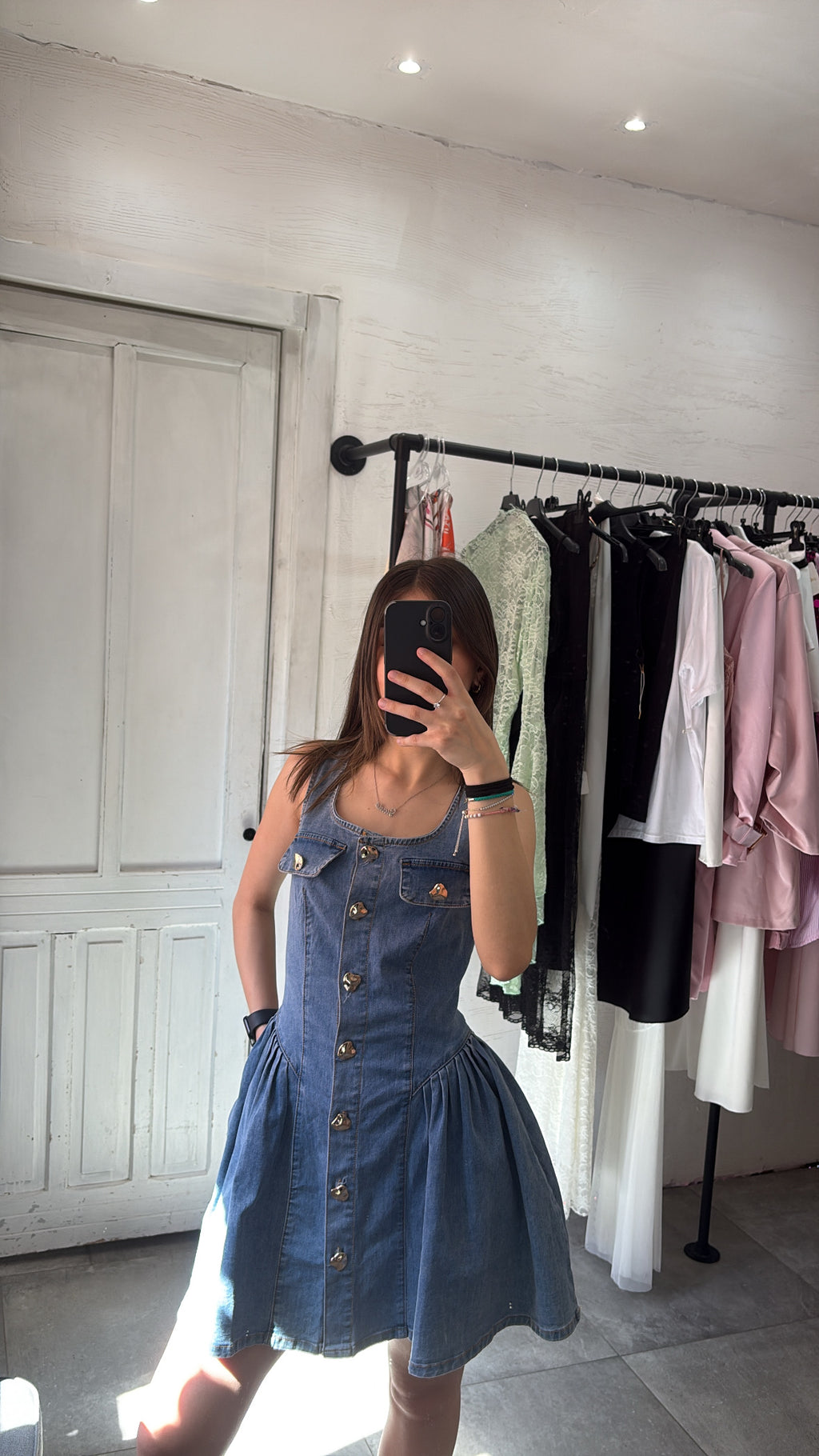 Mini Abito Denim con Bottoni Gioiello