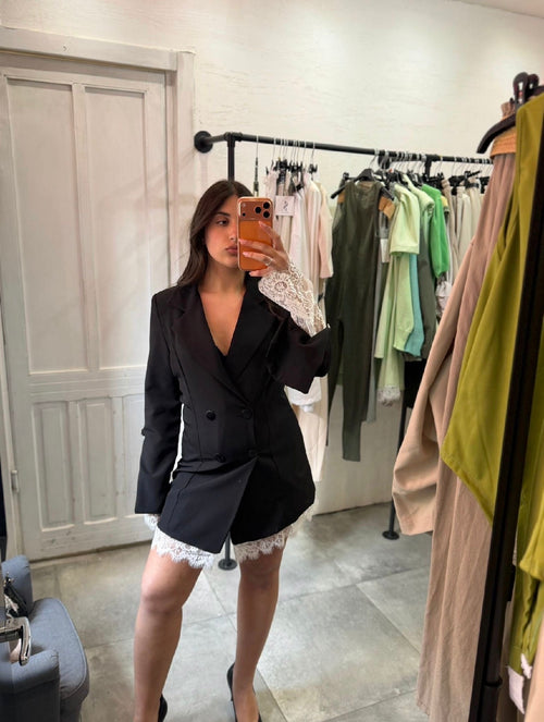 Blazer Dress Nero con Dettaglio in Pizzo