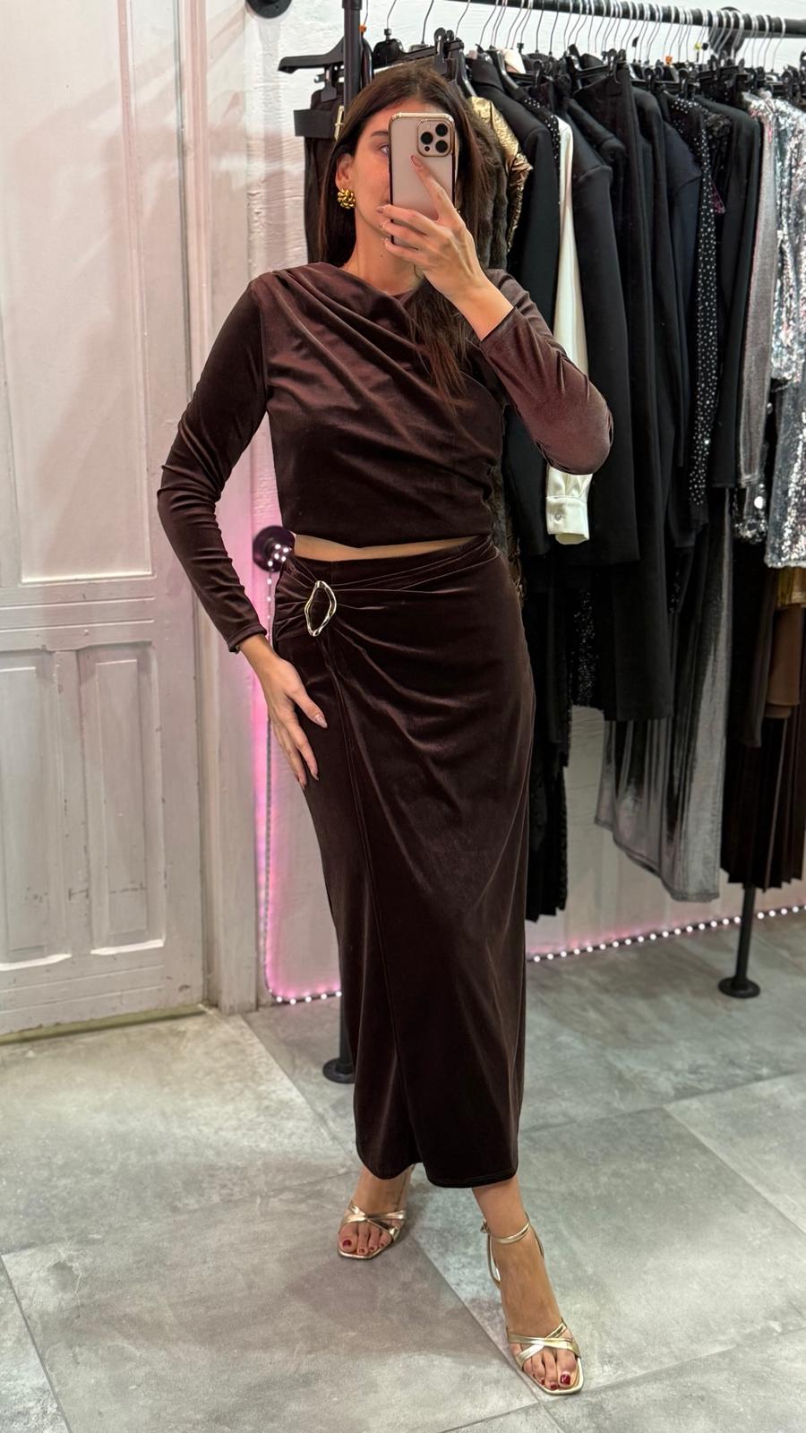 Completo in velluto , top e gonna, con elastico dietro