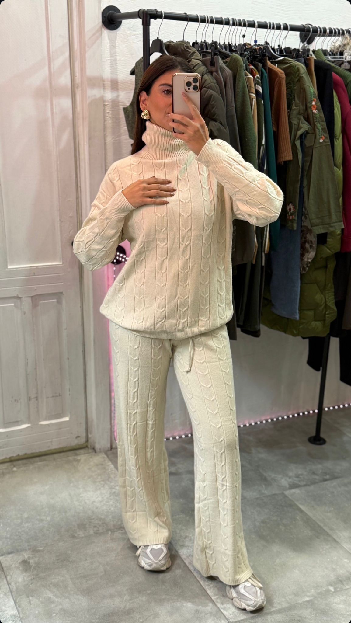 Tuta in maglia con collo alto e pantalone con elastico (taglia unica )