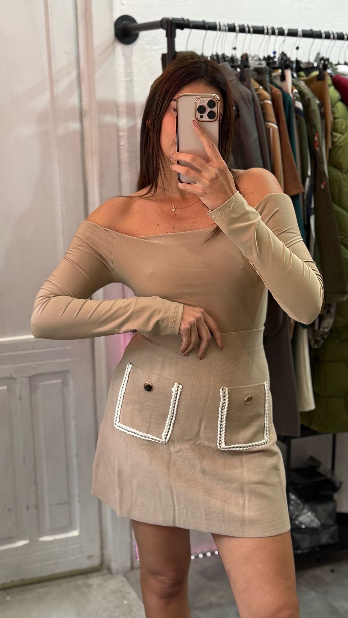 Gonna in maglia beige con tasche ed elastico in vita