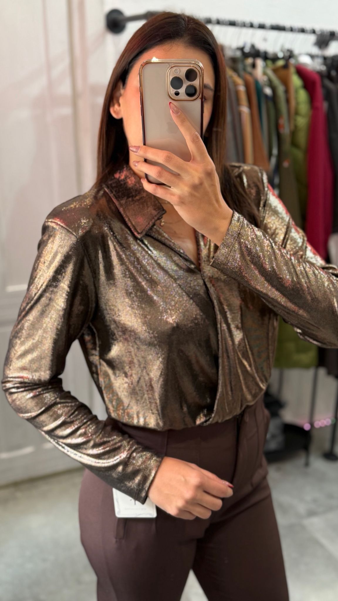 Camicia crop in colore lurex ramato con elastico in vita