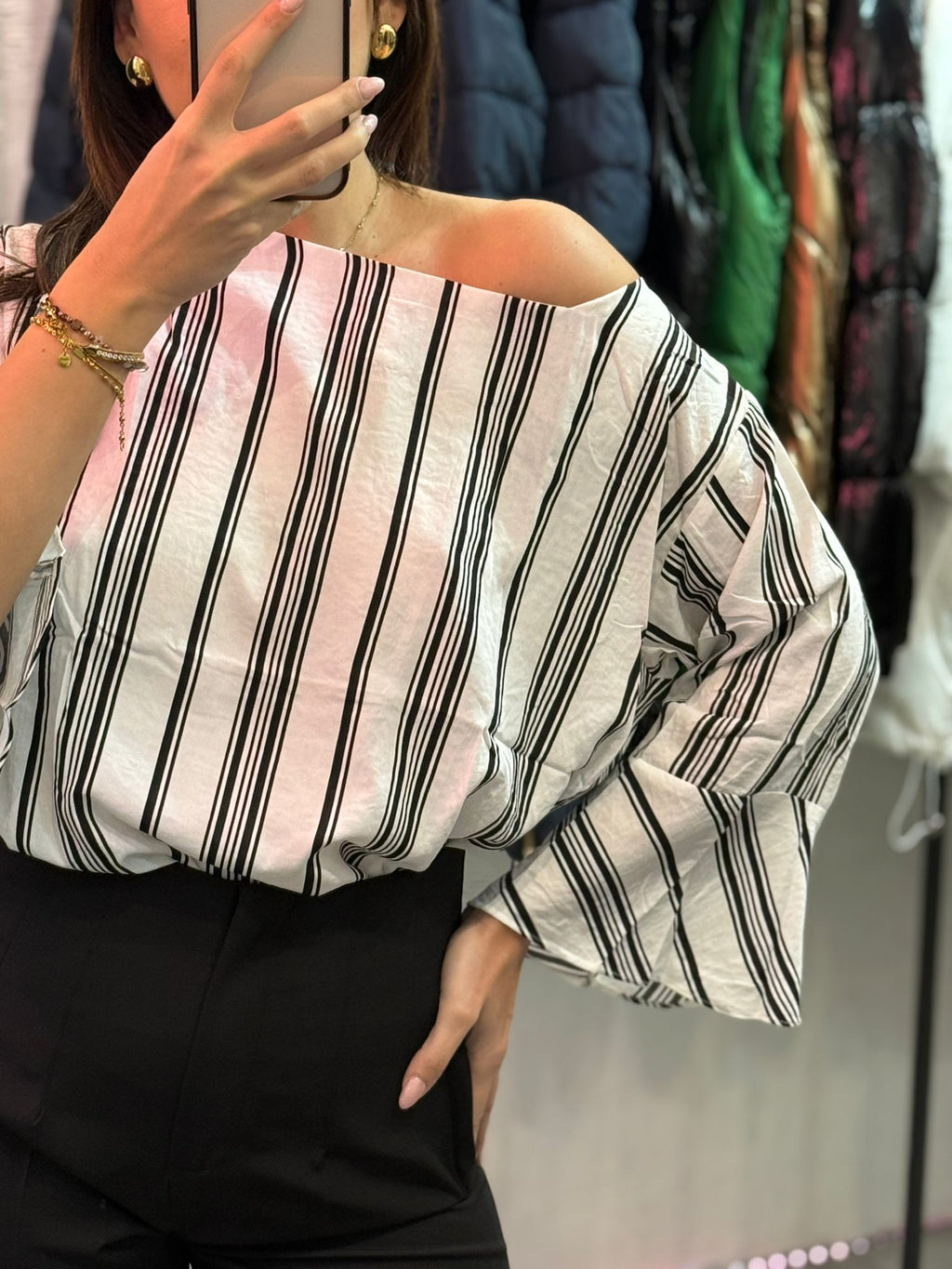 Camicia con spalla scoperta