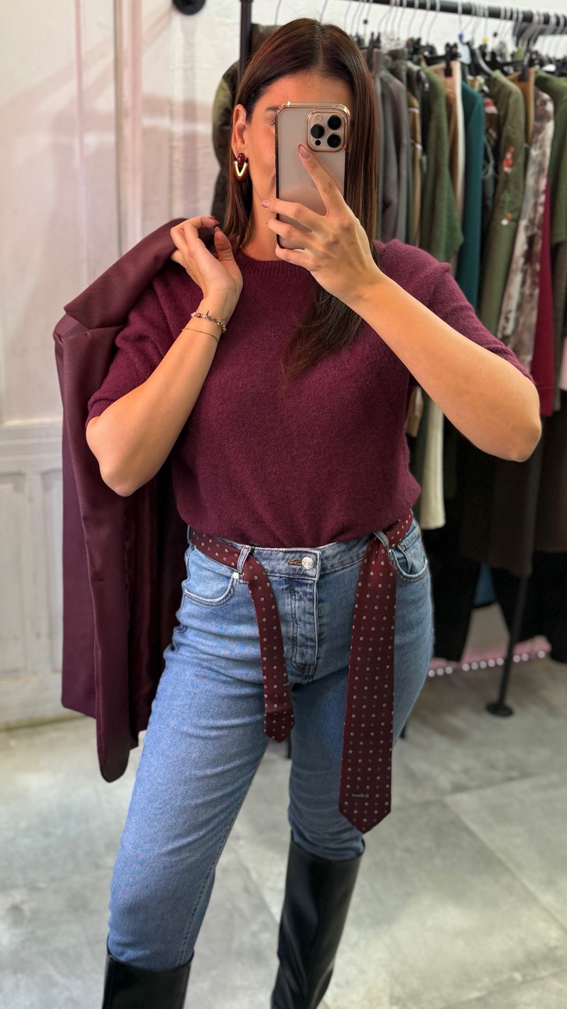 Jeans dritto lavaggio chiaro, vita media, con cravatta variabile