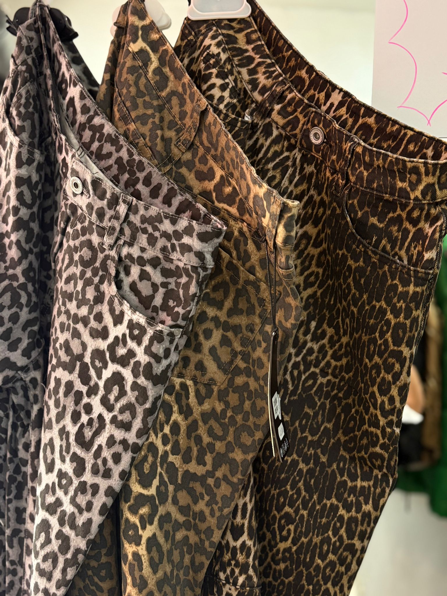 Jeans over a vita alta maculati