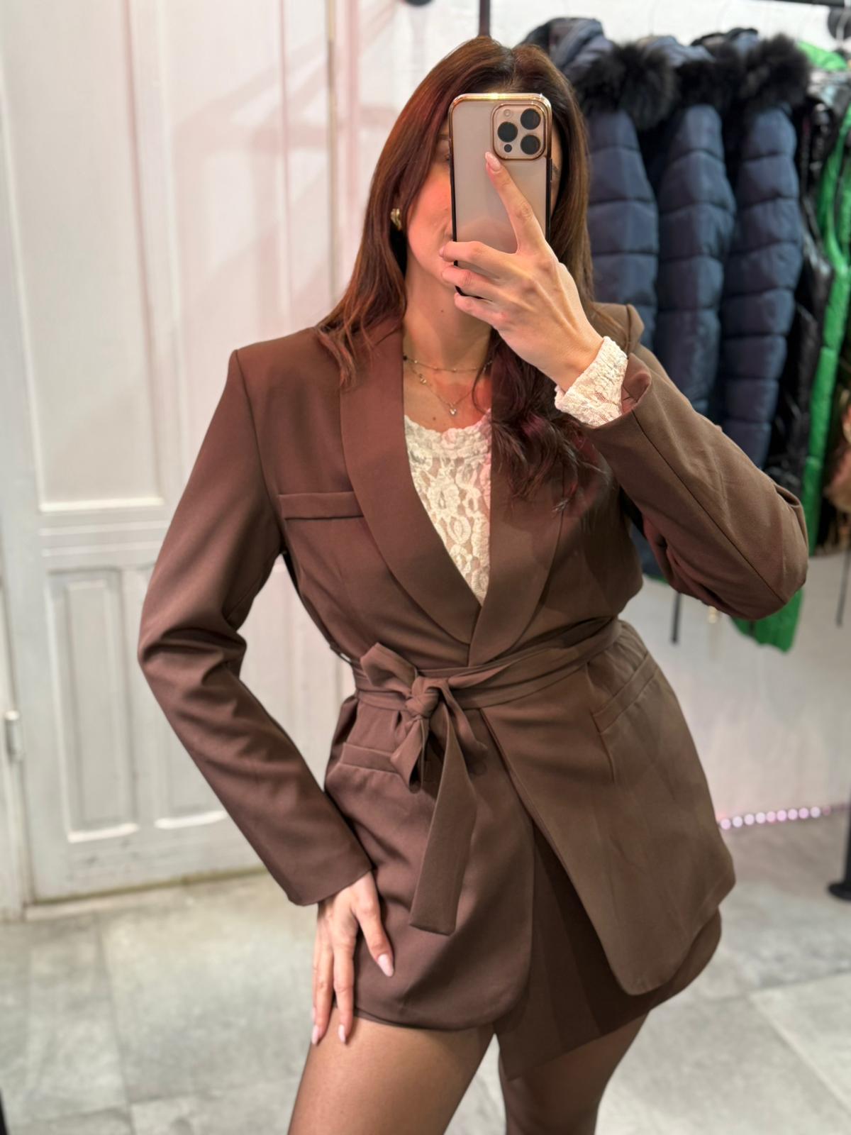 Blazer con cintura e spalline taglia UNICA