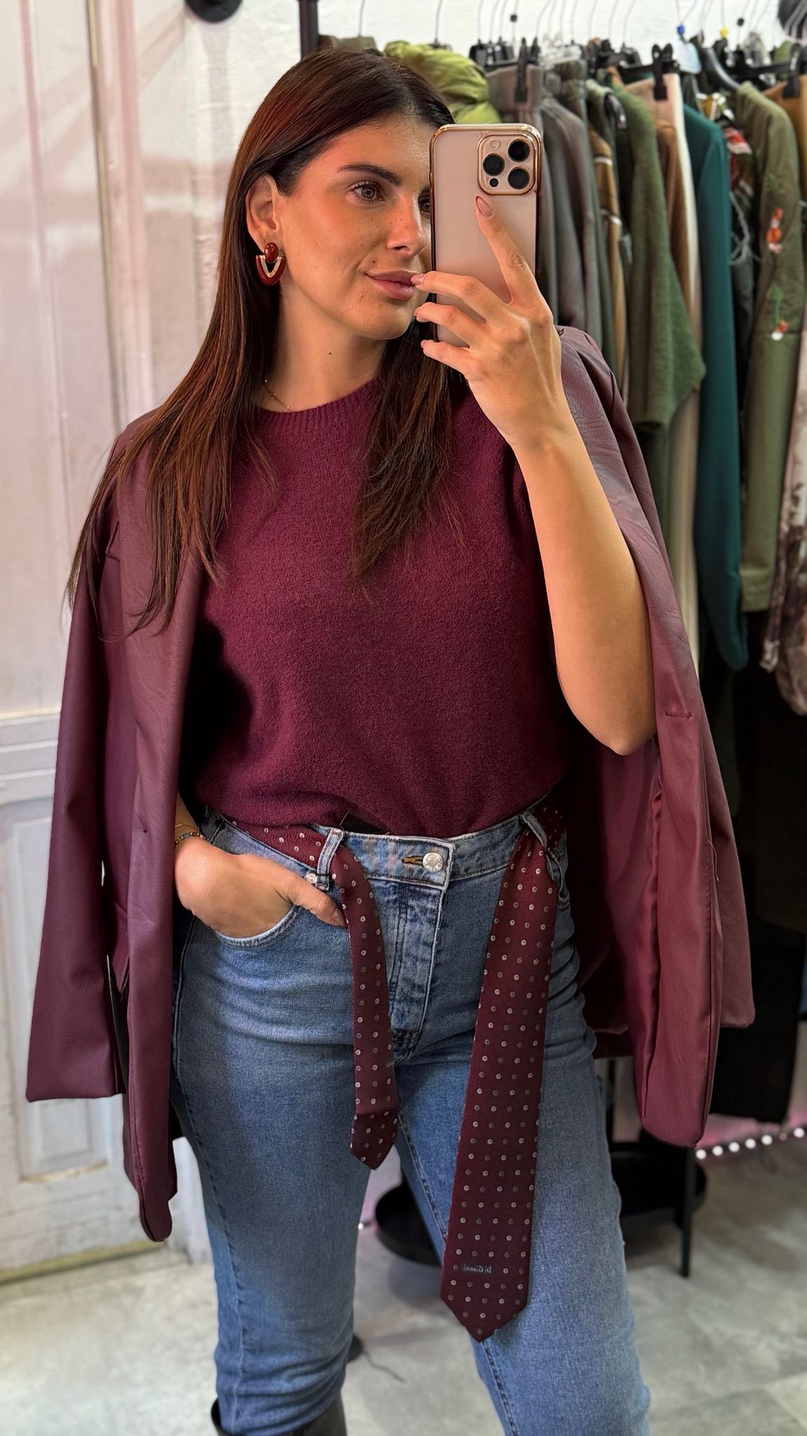 Jeans dritto lavaggio chiaro, vita media, con cravatta variabile