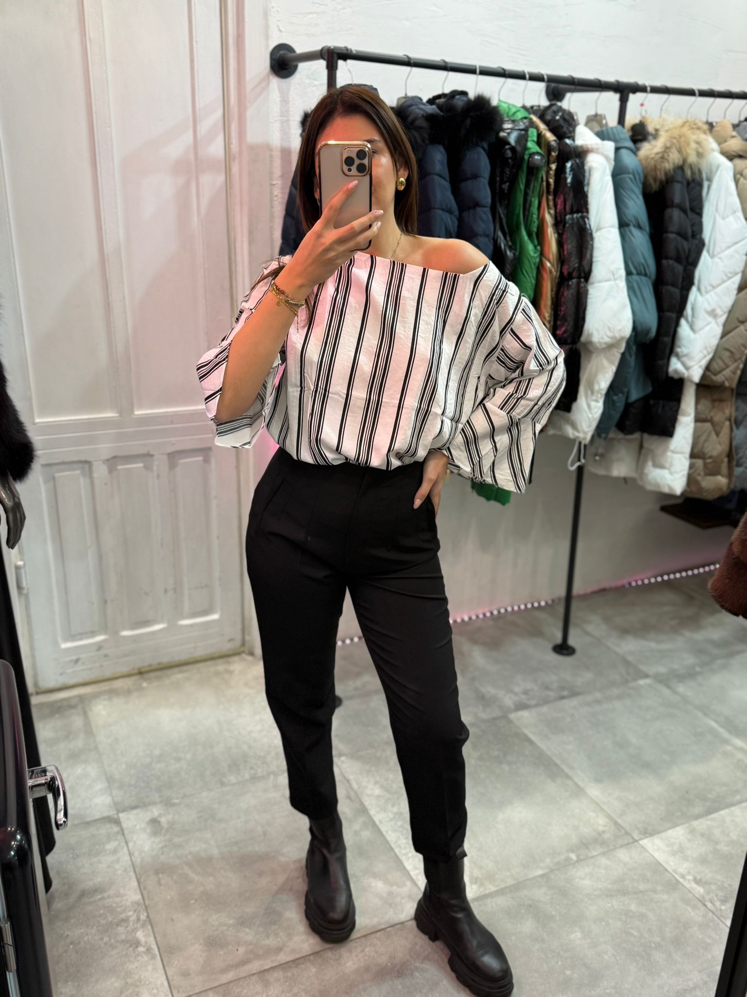 Camicia con spalla scoperta